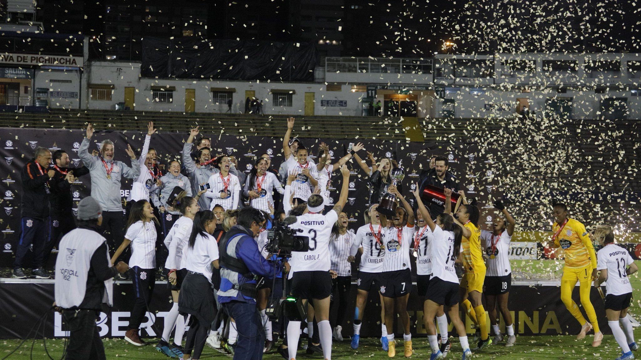 O Corinthians feminino também ganhou o tri da Libertadores