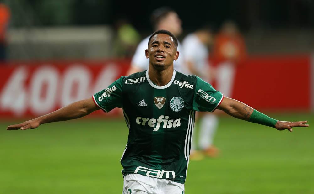 Gabriel Jesus badalado no começo da Premier Ligue