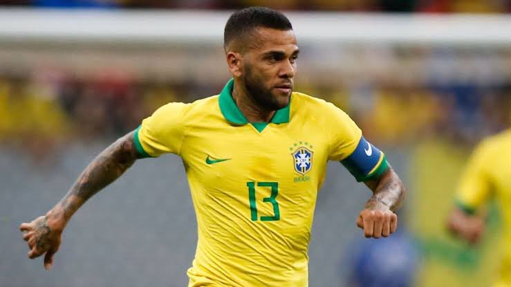 Daniel Alves: Aproveitou a chance