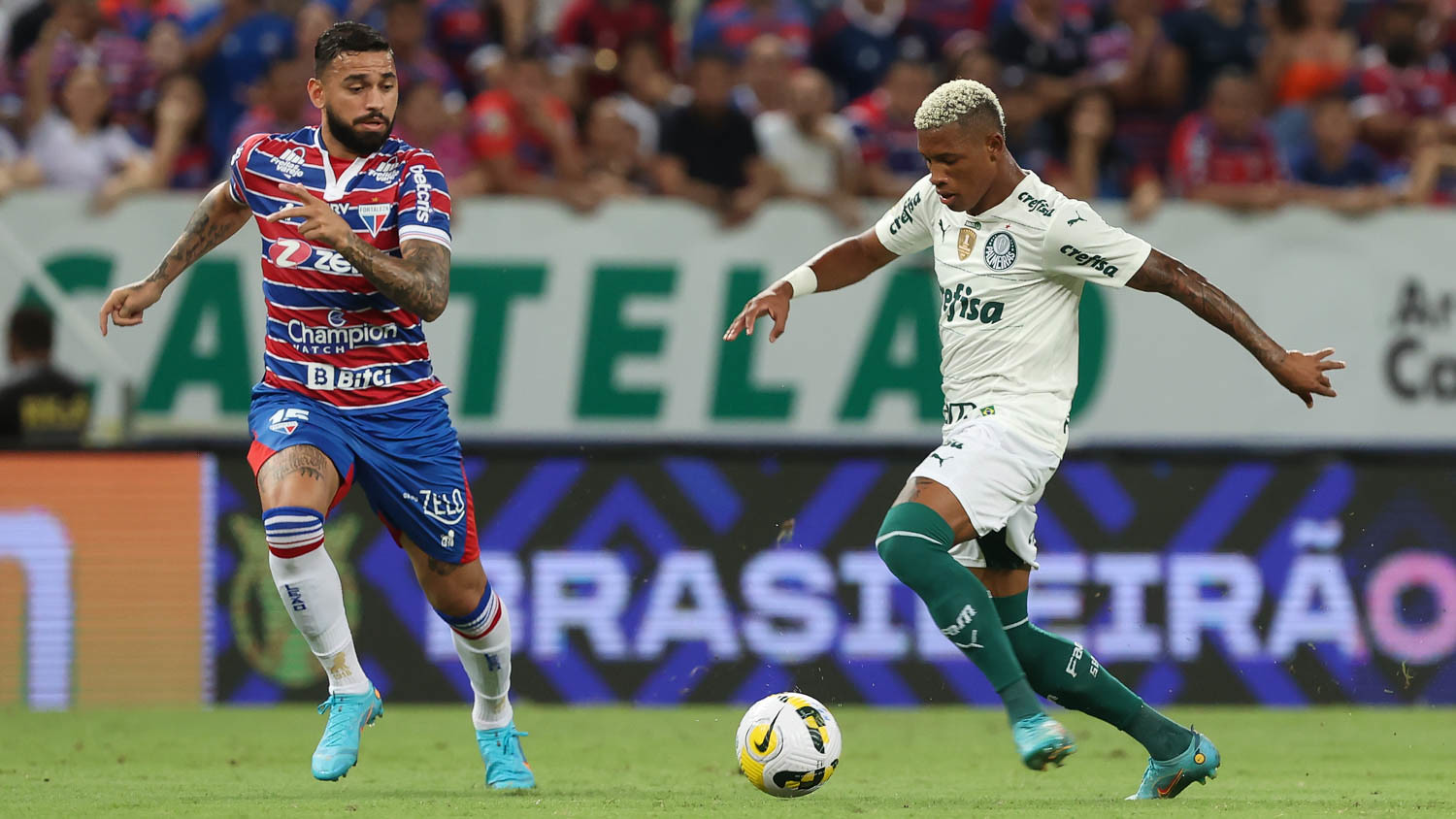 Palmeiras na ponta e Corinthians na cola