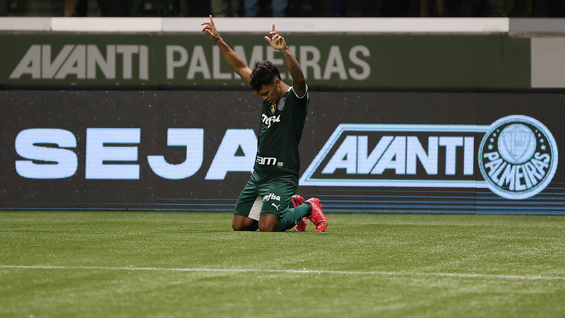 Palmeiras retoma liderança