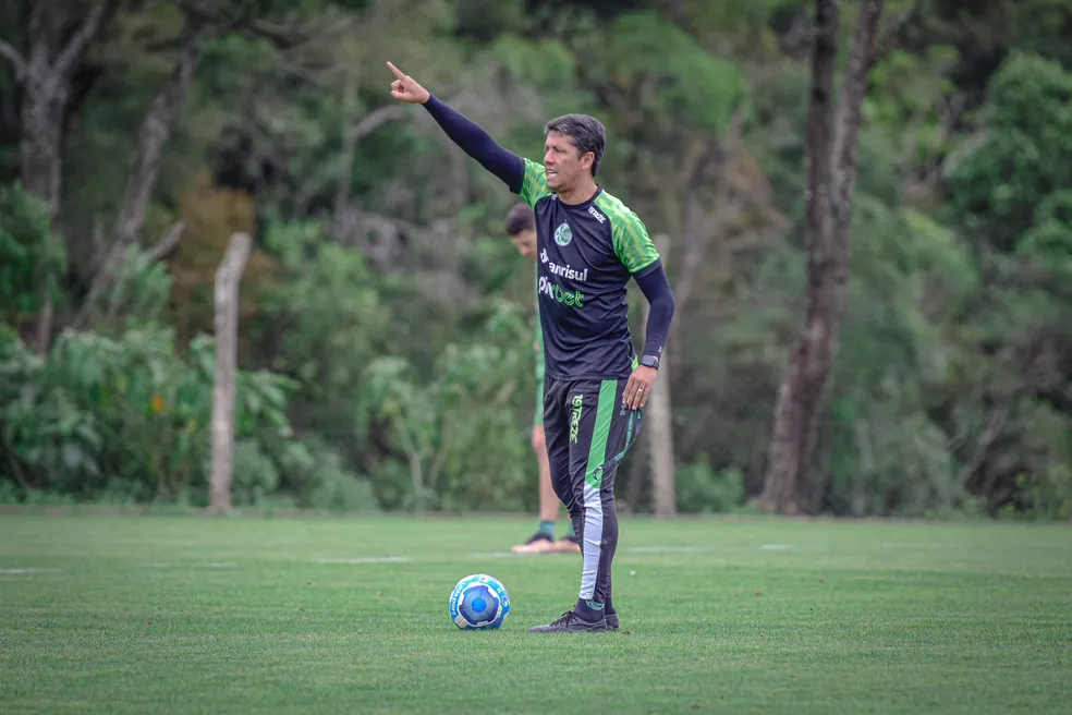 Carpini fica no Juventude