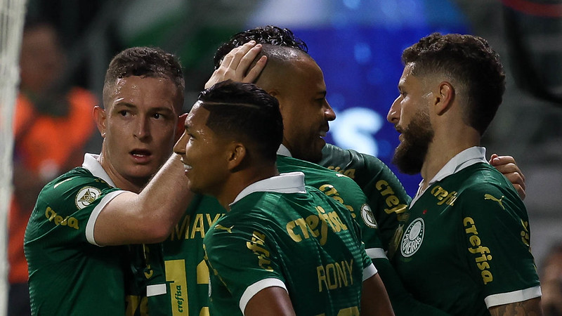 Opinião: “Palmeiras reajusta rota”